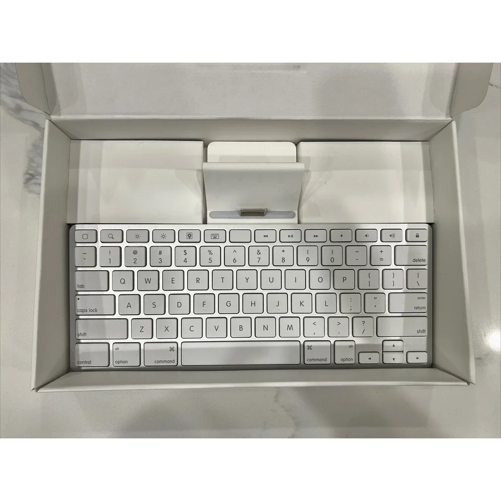 NICE  Genuine Apple A1359 Keyboard Dock for 30-Pin iPad (1st/2nd/3rd Generation)